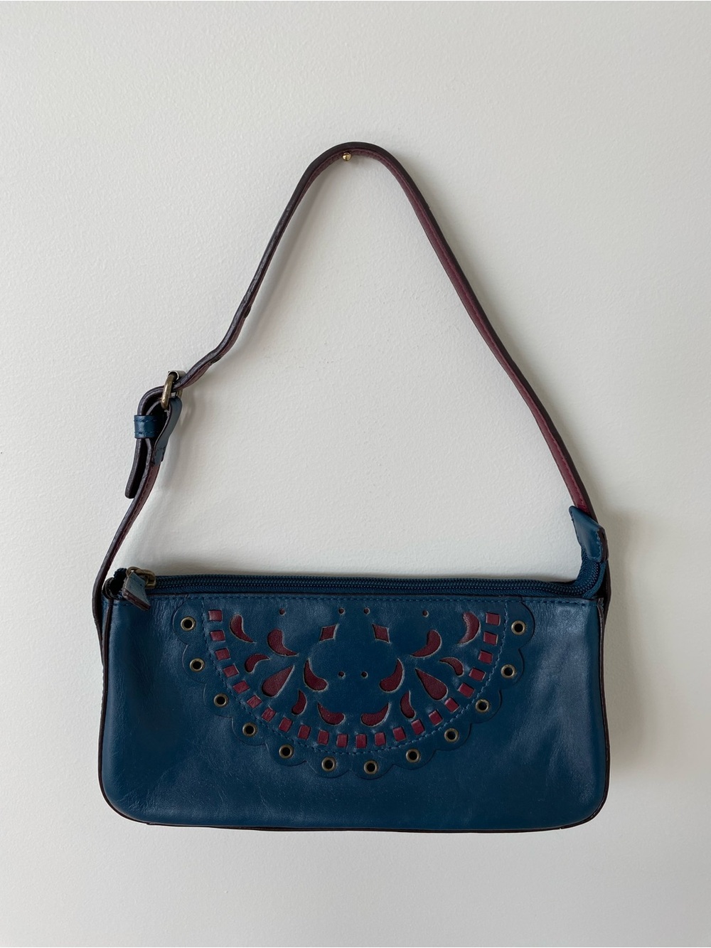 Vintage Hype Blue Shoulder Bag with Maroon Trim